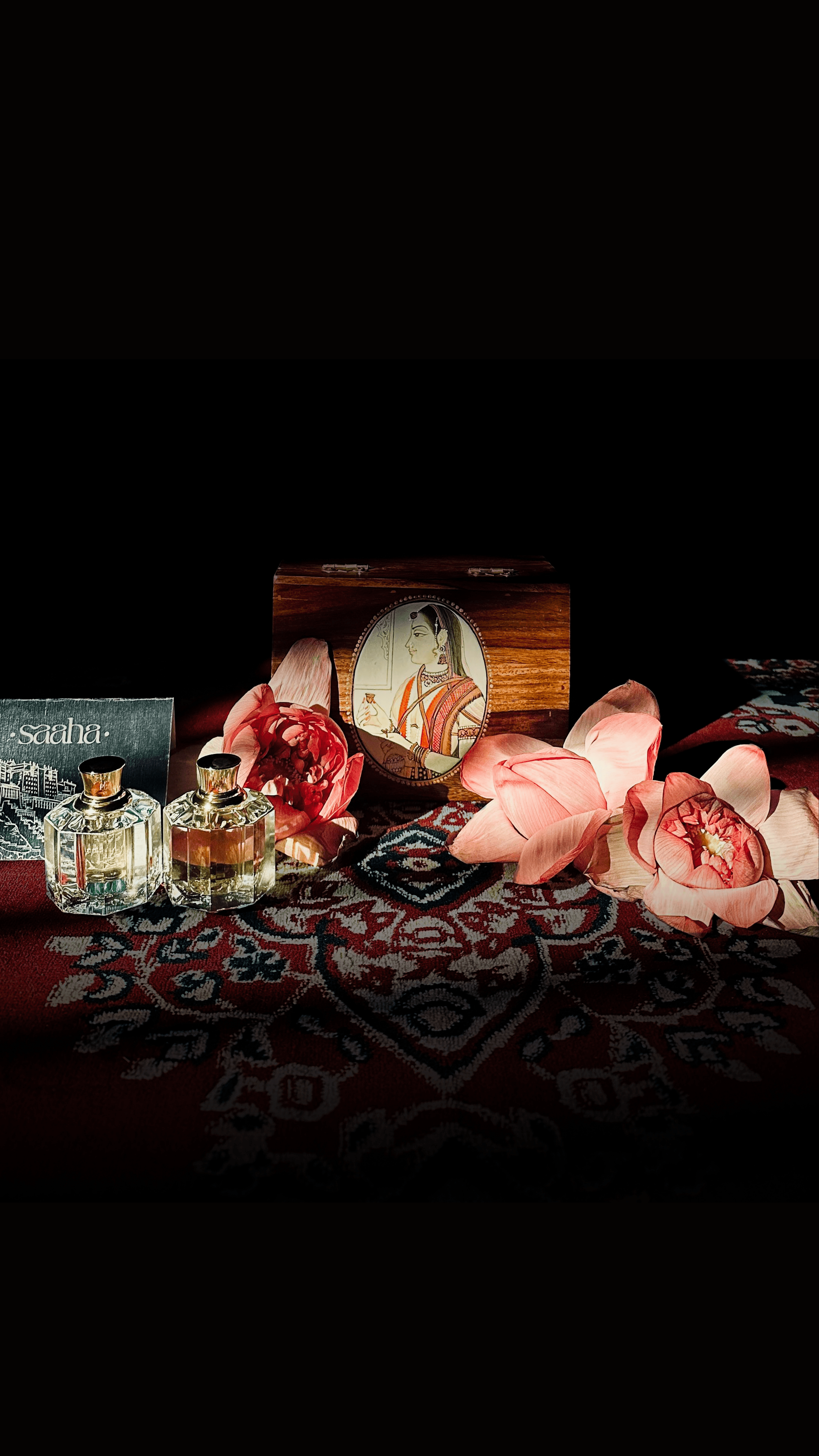 Baijilal Ittar Dan  -  sheesham box with miniature painting and ittar vials